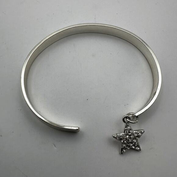 Avon NRQ Silver Cuff bracelet BELIEVE IN YOURSELF Dangling Star Charm Jewelry - Picture 8 of 8